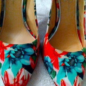 Jessica Simpson Floral Heels - Size 7 Multi color, Pink Floral - 3.75 inches